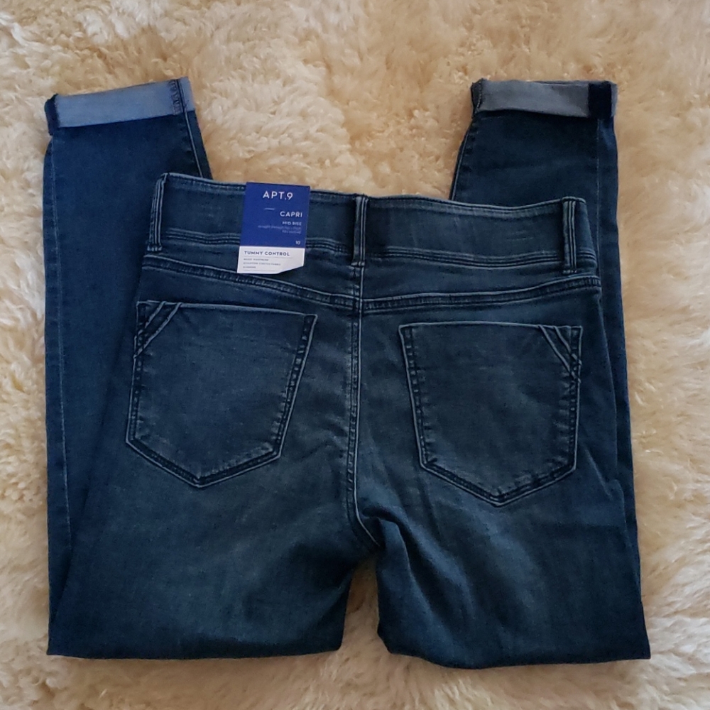 Womans apt .9 capri jeans